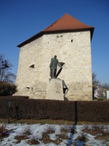 Torre Croitorilor con statua di Avram Iancu