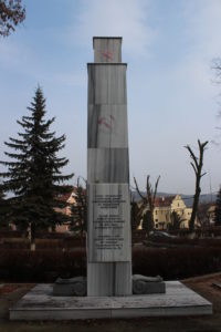 Monumento al centro del "cimitero"