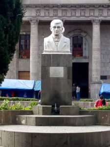 Statua nel Parque a Centro America - 1