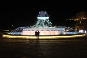 Triton Fountain in notturna